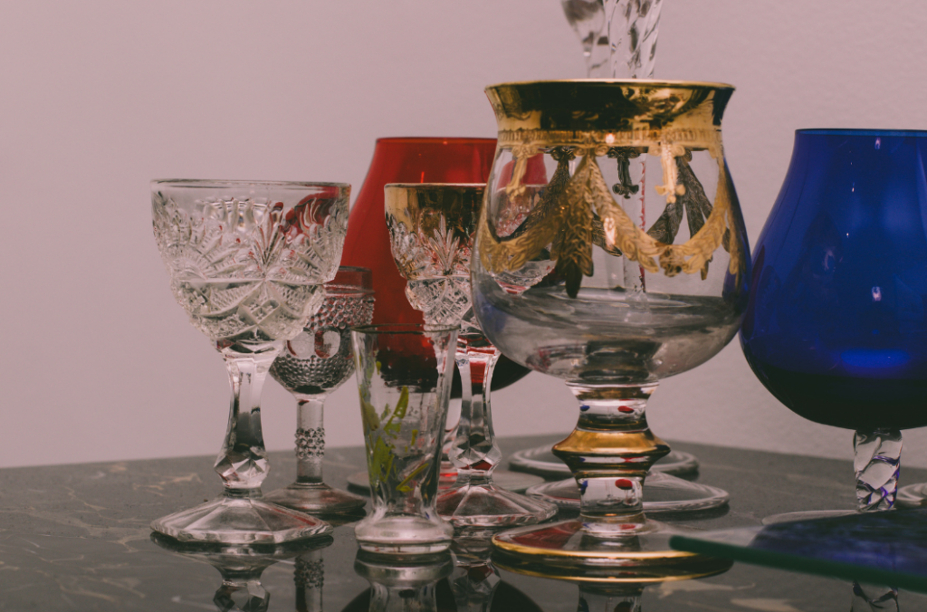 El éxito está al alcance como empacadores de vasos de cristal